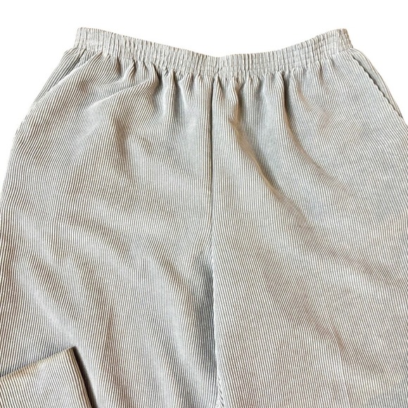 Alfred Dunner Pull-On Gray Corduroy Pants Womens Elastic Back Straight Leg - Picture 2 of 6